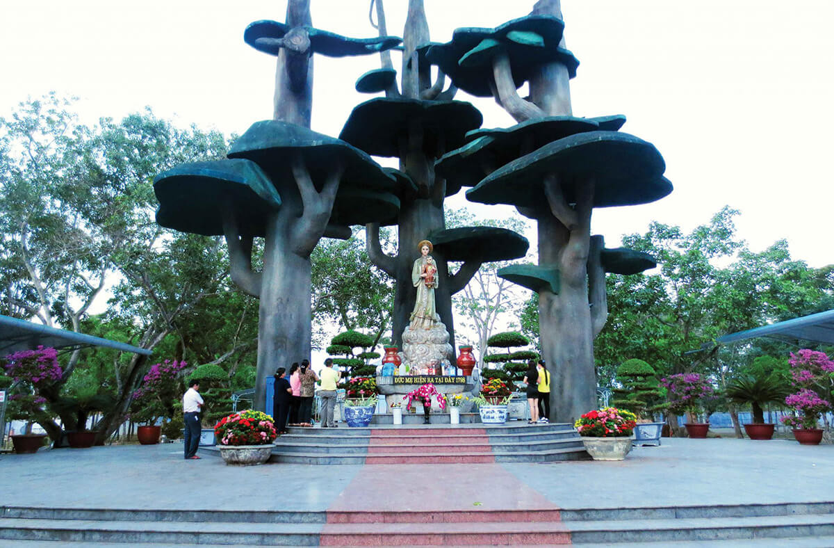 Trung tâm hành hương mẹ La Vang 